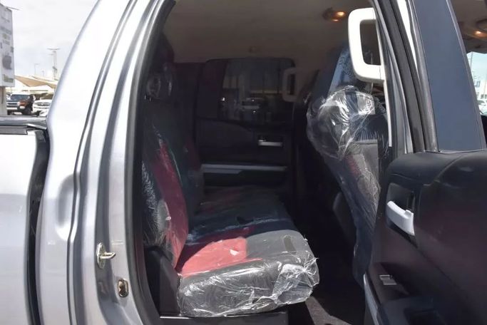 Used Toyota Tundra II Facelift, 5.7 l, 2017 in Sharjah by Alfaris Used Cars, Silver color. Other | AUTO.AE