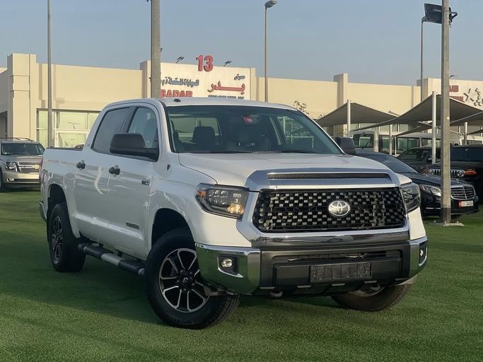 Подержанный Toyota Tundra II Рестайлинг, 5.7 л, 2015 в Шардже от Badar Used Cars Белый цвет.  | AUTO.AE