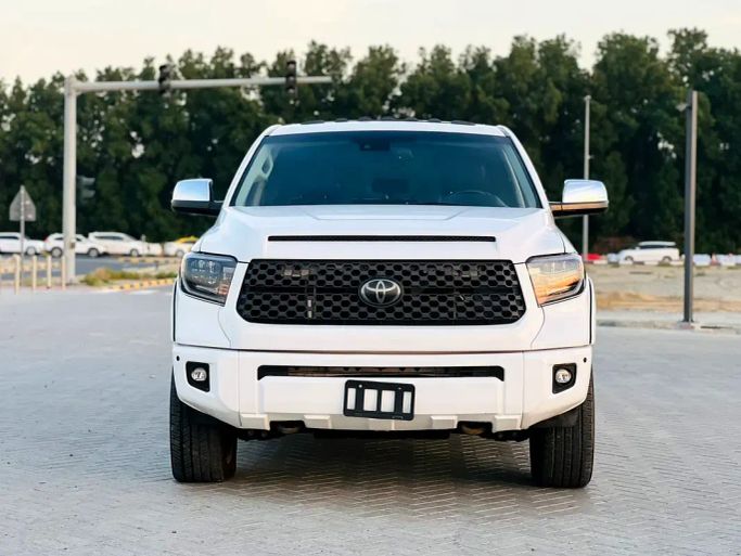 مستعملة Toyota Tundra شد الوجه الثاني, 5.7 l, 2020 في في الشارقة من Sama Al Sham Cars، اللون أبيض. مواصفات الخليج | AUTO.AE