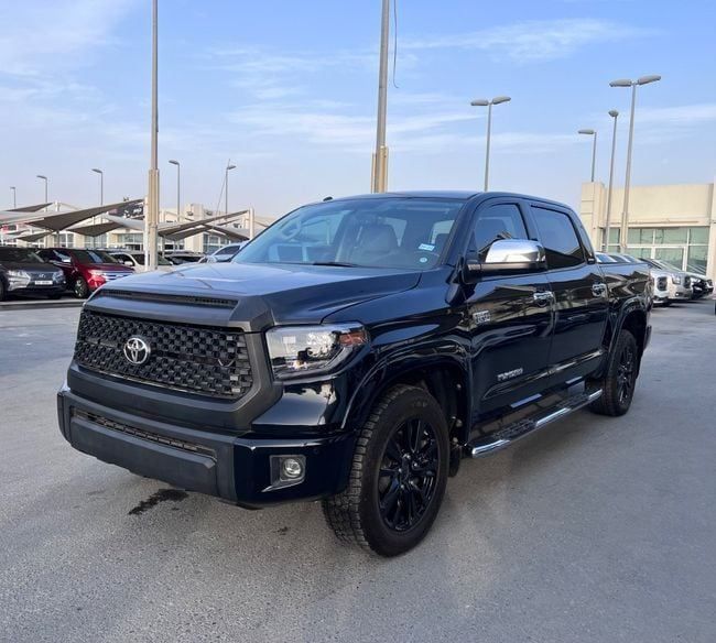 مستعملة Toyota Tundra شد الوجه الثاني, 5.7 l, 2017 في في الشارقة من Emirates & Gulf used cars، اللون أسود. المواصفات الأمريكية | AUTO.AE
