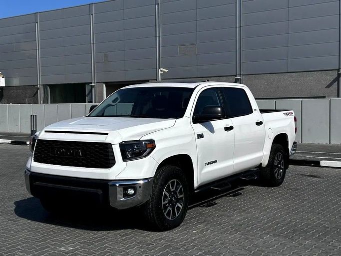 Подержанный Toyota Tundra II Рестайлинг, 5.7 л, 2020 в Шардже от Bashar Karoomi Kunani Белый цвет. Американская | AUTO.AE