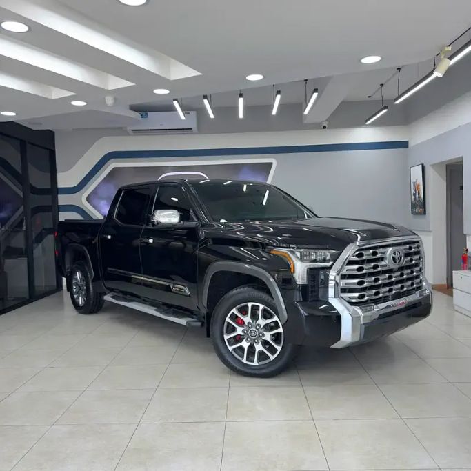Подержанный Toyota Tundra III, 3.4 л, 2024 в Шардже от Golden Desert Used Car Черный цвет.  | AUTO.AE | Объявление #263130
