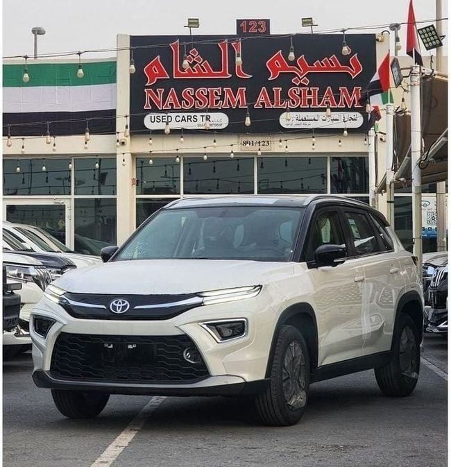 Новый Toyota Urban Cruiser III, 1.5 л, 2025 в Шардже от Nassem Al Sham Used Cars Белый цвет. GCC | AUTO.AE