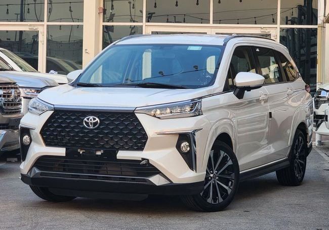 Новый Toyota Veloz, 1.5 л, 2025 в Шардже от Nassem Al Sham Used Cars Белый цвет. GCC | AUTO.AE