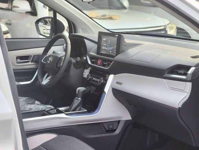 Новый Toyota Veloz, 1.5 л, 2025 в Шардже от Nassem Al Sham Used Cars Белый цвет. GCC | AUTO.AE