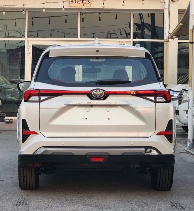 Новый Toyota Veloz, 1.5 л, 2025 в Шардже от Nassem Al Sham Used Cars Белый цвет. GCC | AUTO.AE