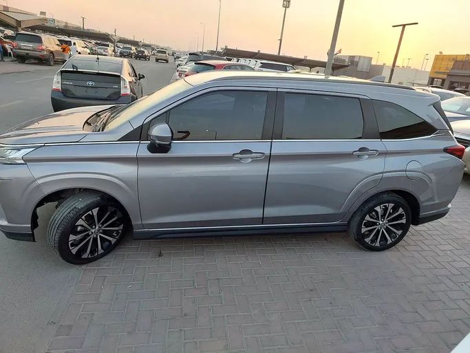 Подержанный Toyota Veloz, 1.5 л, 2024 в Шардже от Al Aqsa Used Cars Серебристый цвет. GCC | AUTO.AE