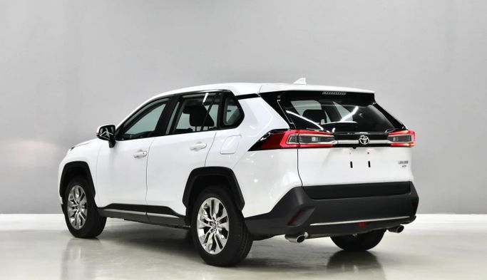 Подержанный Toyota Wildlander, 2.0 л, 2023 в Шардже от Al Qassem Cars Trading Белый цвет. Корейская | AUTO.AE