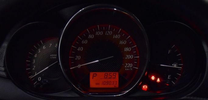 Used Toyota Yaris XP150, 1.3 l, 2015 in Sharjah by Honey Gidosha Used Cars Tr., Light Blue color.  | AUTO.AE