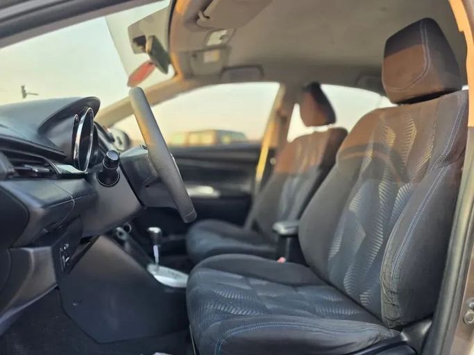 Подержанный Toyota Yaris XP150, 1.5 л, 2015 в Шардже от Al Sayed Ezzat Khamis Серый цвет. GCC | AUTO.AE