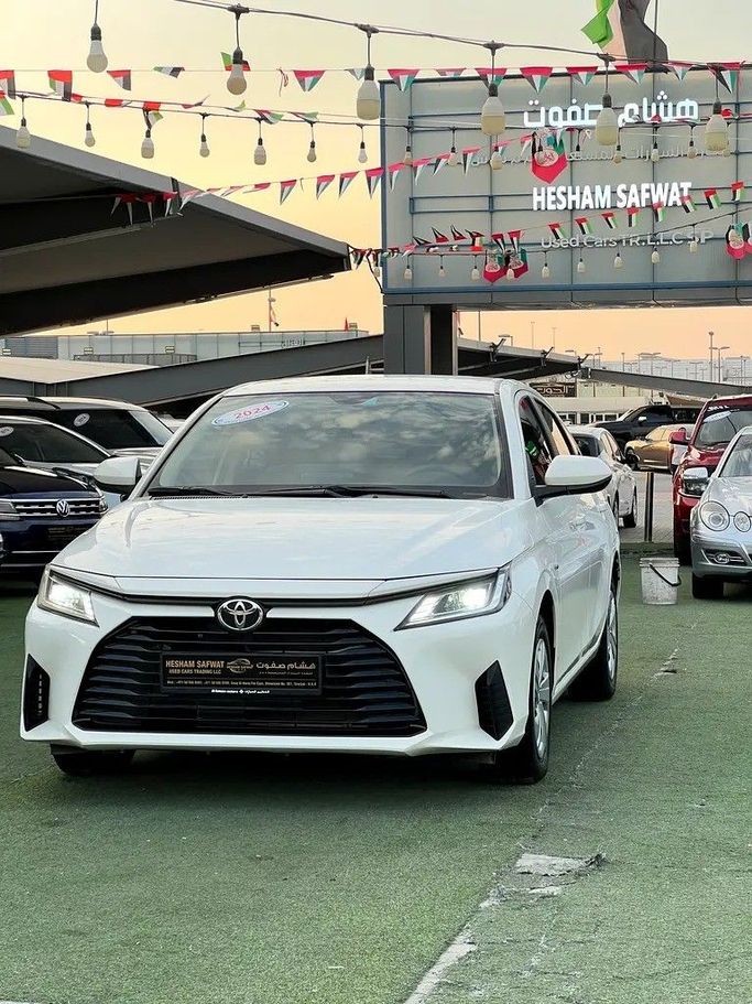 Подержанный Toyota Yaris IV, 1.5 л, 2024 в Шардже от Hesham Safwat  Used Cars Белый цвет. GCC | AUTO.AE