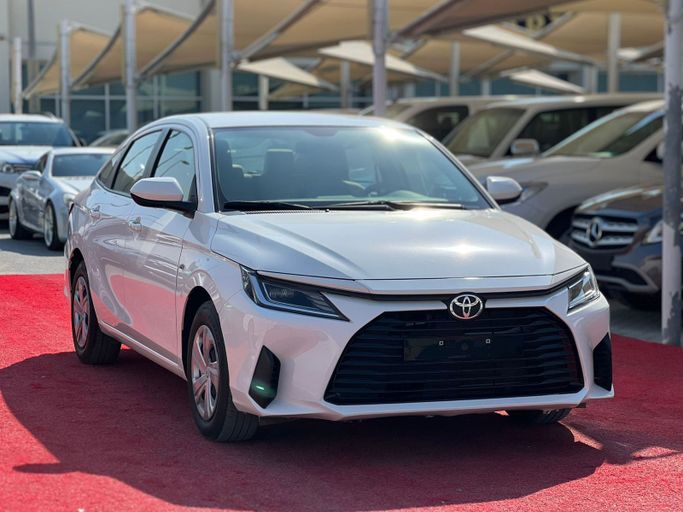 مستعملة Toyota Yaris فيس ليفت XP150 XP150, 1.5 l, 2023 في في الشارقة من Al Aram Cars، اللون أبيض. مواصفات الخليج | AUTO.AE