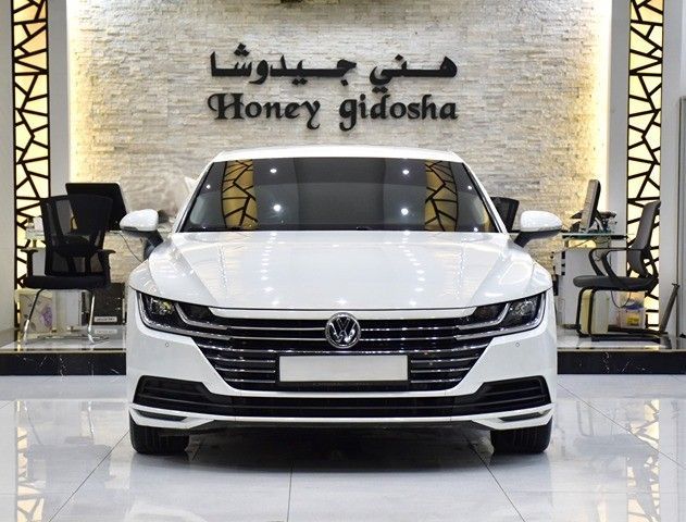 Подержанный Volkswagen Arteon I, 2.0 л, 2018 в Шардже от Honey Gidosha Used Cars Tr. Белый цвет.  | AUTO.AE