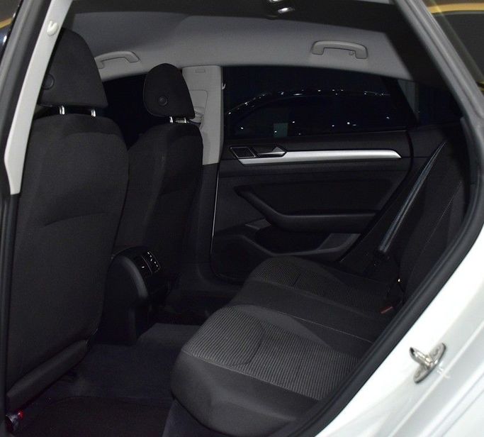 Подержанный Volkswagen Arteon I, 2.0 л, 2018 в Шардже от Honey Gidosha Used Cars Tr. Белый цвет.  | AUTO.AE