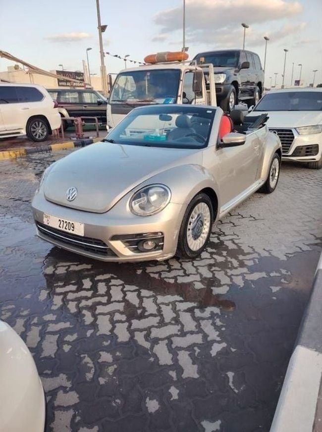 Used Volkswagen Beetle II (A5), 1.8 l, 2014 in Sharjah by Alnujoom Al Malakiah Used Cars, Golden color. American Specs | AUTO.AE