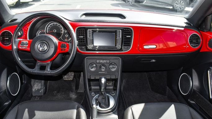 Подержанный Volkswagen Beetle II (A5), 2.0 л, 2016 в Шардже от Alsaadi Motors Красный цвет. Other | AUTO.AE