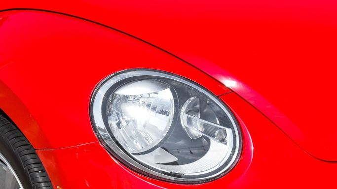 Подержанный Volkswagen Beetle II (A5), 2.0 л, 2016 в Шардже от Alsaadi Motors Красный цвет. Other | AUTO.AE