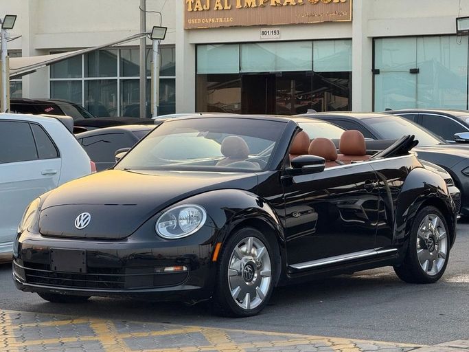 Подержанный Volkswagen Beetle II (A5), 1.8 л, 2013 в Шардже от Titanium Used Cars Черный цвет. Американская | AUTO.AE