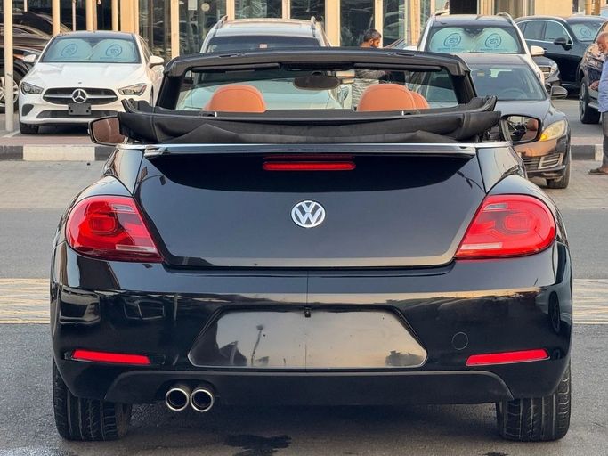 Подержанный Volkswagen Beetle II (A5), 1.8 л, 2013 в Шардже от Titanium Used Cars Черный цвет. Американская | AUTO.AE