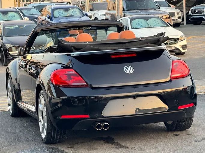 Подержанный Volkswagen Beetle II (A5), 2.0 л, 2013 в Шардже от Taj Al Impratoor Used Cars Черный цвет. Американская | AUTO.AE