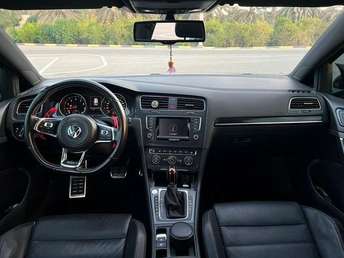 Подержанный Volkswagen Golf GTI VII, 2.0 л, 2015 в Шардже от Al Rukin Al Saudi Белый цвет. GCC | AUTO.AE