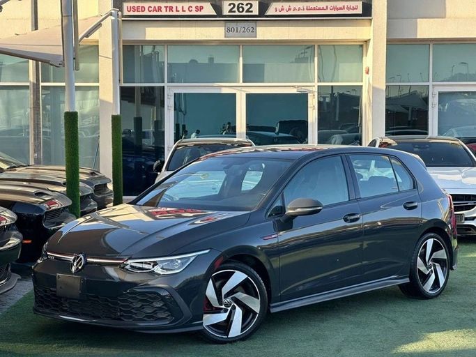 Подержанный Volkswagen Golf GTI VIII, 2.0 л, 2022 в Шардже от Noor Al Seyoh Used Cars Серый цвет. GCC | AUTO.AE