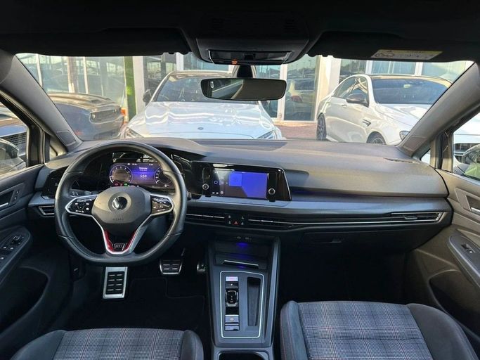 Подержанный Volkswagen Golf GTI VIII, 2.0 л, 2022 в Шардже от Noor Al Seyoh Used Cars Серый цвет. GCC | AUTO.AE