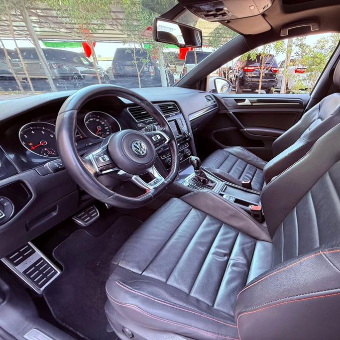 Подержанный Volkswagen Golf GTI VII, 2.0 л, 2015 в Шардже от Sarmad Cars Белый цвет. Other | AUTO.AE
