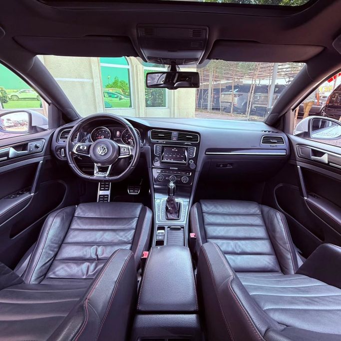 Подержанный Volkswagen Golf GTI VII, 2.0 л, 2015 в Шардже от Sarmad Cars Белый цвет. Other | AUTO.AE