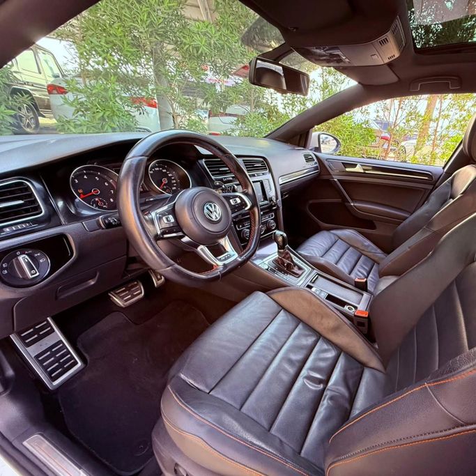 Подержанный Volkswagen Golf GTI VII, 2.0 л, 2015 в Шардже от Sarmad Cars Белый цвет. Other | AUTO.AE