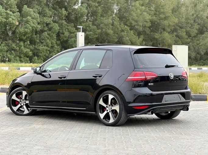 Подержанный Volkswagen Golf GTI GTI Clubsport VII, 2.0 л, 2015 в Шардже от Al Ahd Used Cars Черный цвет. GCC | AUTO.AE