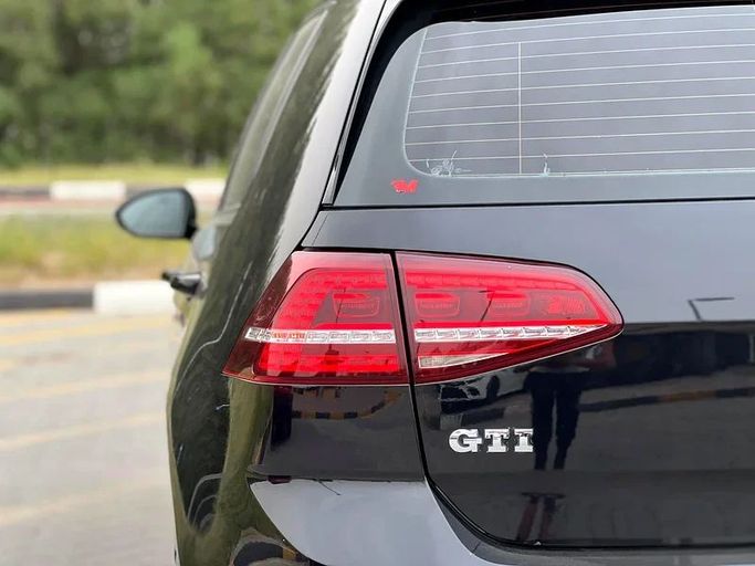 Подержанный Volkswagen Golf GTI GTI Clubsport VII, 2.0 л, 2015 в Шардже от Al Ahd Used Cars Черный цвет. GCC | AUTO.AE