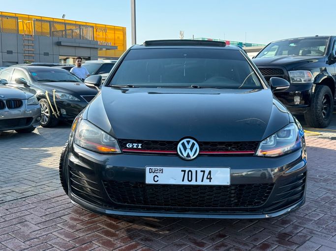 مستعملة Volkswagen Golf GTI سابعاً, 2.0 l, 2015 في في الشارقة من FAROUK KHALAF، اللون أسود. المواصفات الأمريكية | AUTO.AE | إعلان #264550