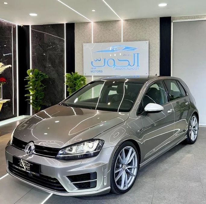 Подержанный Volkswagen Golf R VII Рестайлинг, 2.0 л, 2018 в Шардже от Ayoon Alhoot Motors Серый цвет. GCC | AUTO.AE