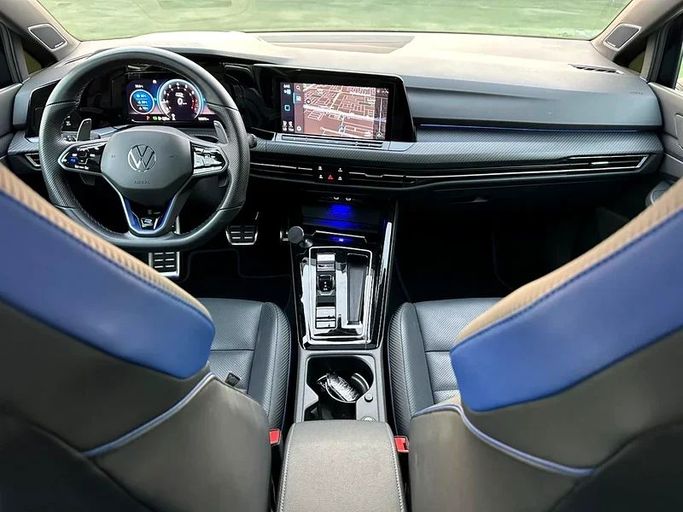 Подержанный Volkswagen Golf R VIII, 2.0 л, 2023 в Шардже от Ahmad alkhodari Motors Черный цвет. GCC | AUTO.AE