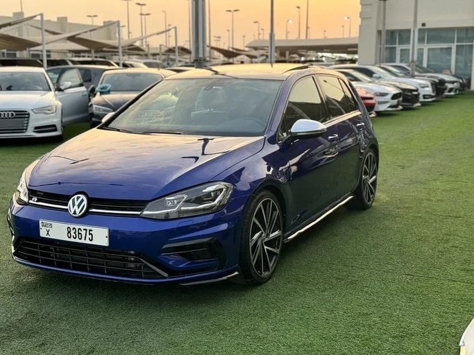 Подержанный Volkswagen Golf R VII Рестайлинг, 2.0 л, 2018 в Шардже от Ahmad alkhodari Motors Синий цвет. GCC | AUTO.AE