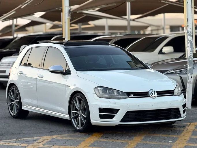 Подержанный Volkswagen Golf R VII, 2.0 л, 2016 в Шардже от Taj Al Impratoor Used Cars Белый цвет. GCC | AUTO.AE