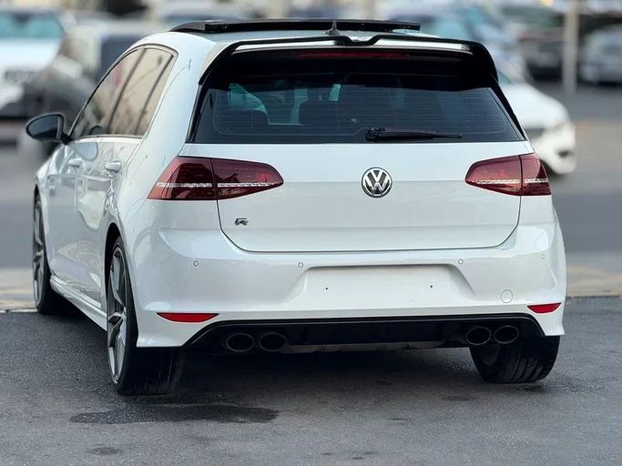 Подержанный Volkswagen Golf R VII, 2.0 л, 2016 в Шардже от Taj Al Impratoor Used Cars Белый цвет. GCC | AUTO.AE