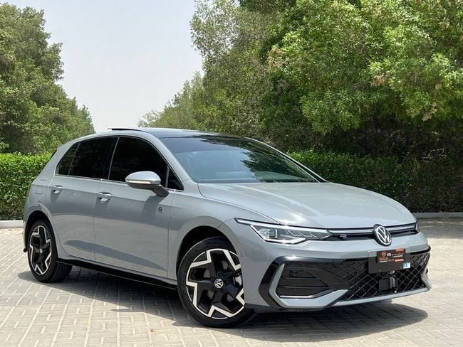 Подержанный Volkswagen Golf R VIII Рестайлинг, 2.0 л, 2024 в Шардже от Berlin Used Cars Серый цвет. Японская | AUTO.AE