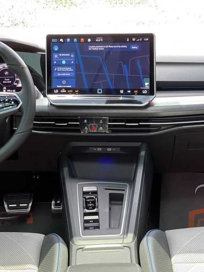 Подержанный Volkswagen Golf R VIII Рестайлинг, 2.0 л, 2024 в Шардже от Berlin Used Cars Серый цвет. Японская | AUTO.AE