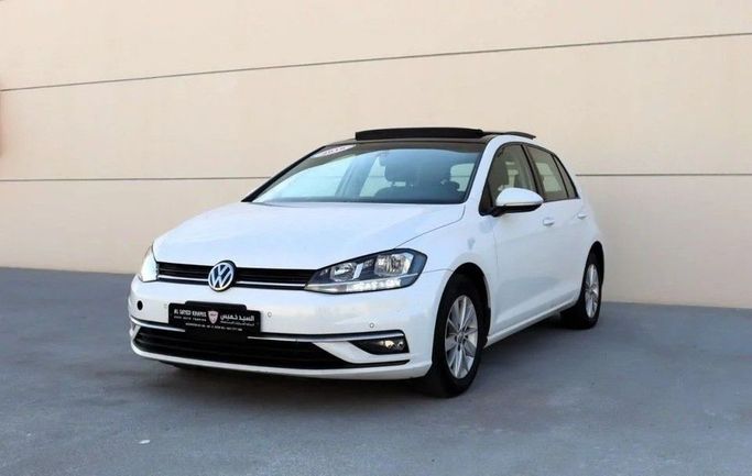Подержанный Volkswagen Golf VII Рестайлинг, 1.4 л, 2018 в Шардже от Al Sayed Khamis Used Cars Белый цвет. GCC | AUTO.AE