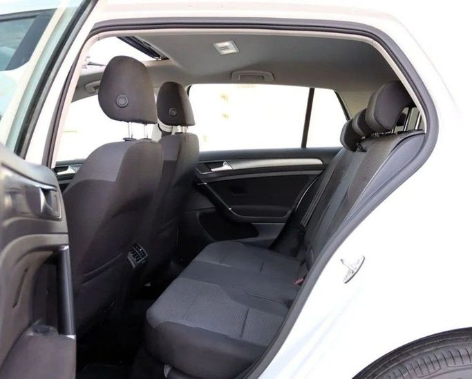 Подержанный Volkswagen Golf VII Рестайлинг, 1.4 л, 2018 в Шардже от Al Sayed Khamis Used Cars Белый цвет. GCC | AUTO.AE