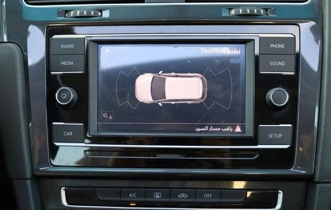 Подержанный Volkswagen Golf VII Рестайлинг, 1.4 л, 2018 в Шардже от Al Sayed Khamis Used Cars Белый цвет. GCC | AUTO.AE