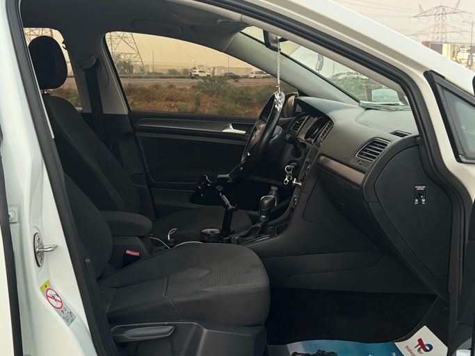 Подержанный Volkswagen Golf VII (5G) Рестайлинг, 1.4 л, 2018 в ОАЭ, Шарджа от Hatta Used Cars Белый цвет. GCC | AUTO.AE | Объявление #296174 — фото 12 из 21