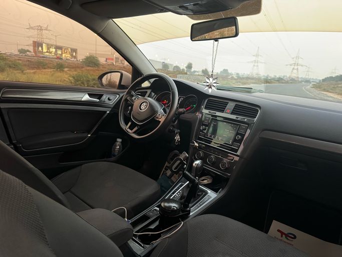 Подержанный Volkswagen Golf VII (5G) Рестайлинг, 1.4 л, 2018 в ОАЭ, Шарджа от Hatta Used Cars Белый цвет. GCC | AUTO.AE | Объявление #296174 — фото 16 из 21