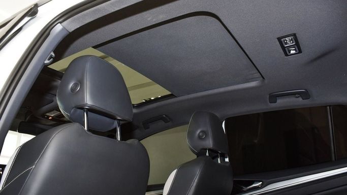 Подержанный Volkswagen ID.4, 2021 в Шардже от Alsalama Motors Белый цвет. Китайская | AUTO.AE