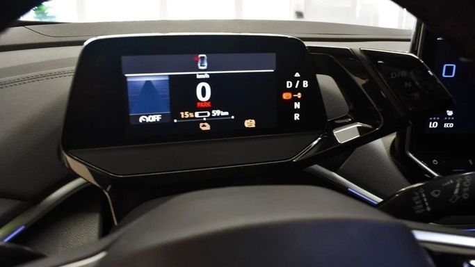 Подержанный Volkswagen ID.4, 2022 в Шардже от Alsalama Motors Белый цвет. Китайская | AUTO.AE