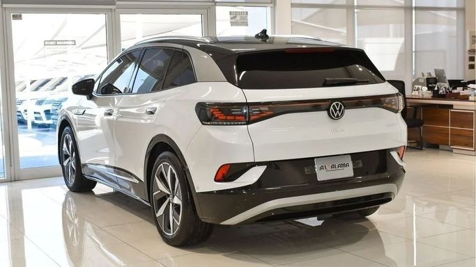 Подержанный Volkswagen ID.4, 2022 в Шардже от Alsalama Motors Белый цвет. Китайская | AUTO.AE