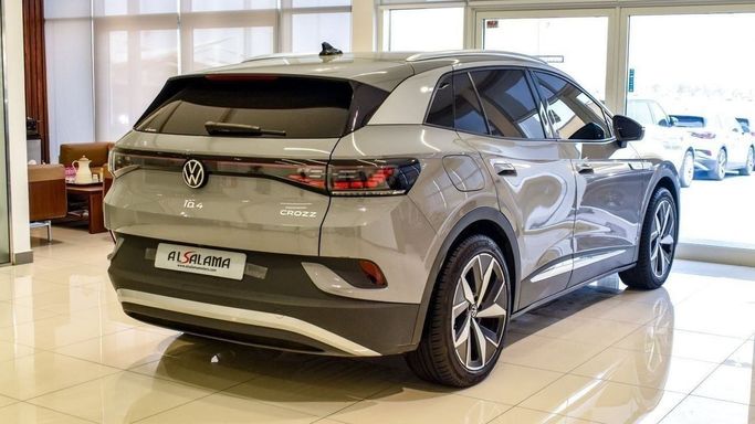 Подержанный Volkswagen ID.4, 2022 в Шардже от Alsalama Motors Серый цвет. Китайская | AUTO.AE