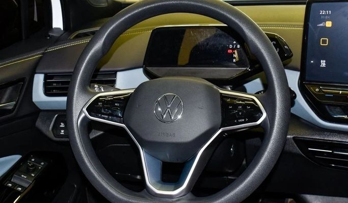 Подержанный Volkswagen ID.4, 2022 в Шардже от Alsalama Motors Белый цвет. Европейская | AUTO.AE